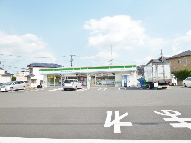 コンビニ　ファミリーマート　岩槻太田店（コンビニ）まで750m