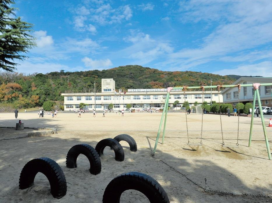 小学校　下関市立吉見小学校（小学校）まで779m