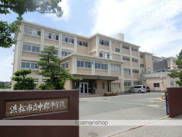 中学校　中郡中学校（中学校）まで682m