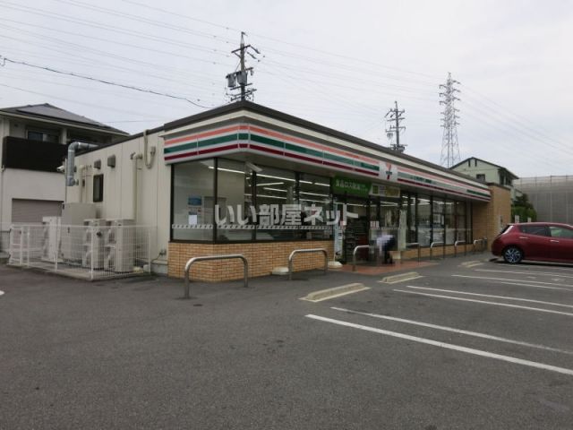 コンビニ　セブンイレブン岡崎明大寺店（コンビニ）まで389m