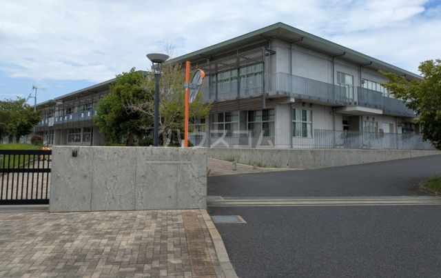 小学校　成田市立美郷台小学校（小学校）まで629m