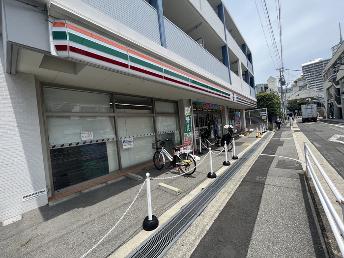 コンビニ　セブンイレブン（コンビニ）まで188m