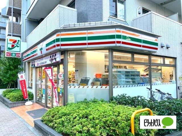 コンビニ　セブンイレブン文京湯島２丁目店（コンビニ）まで141m