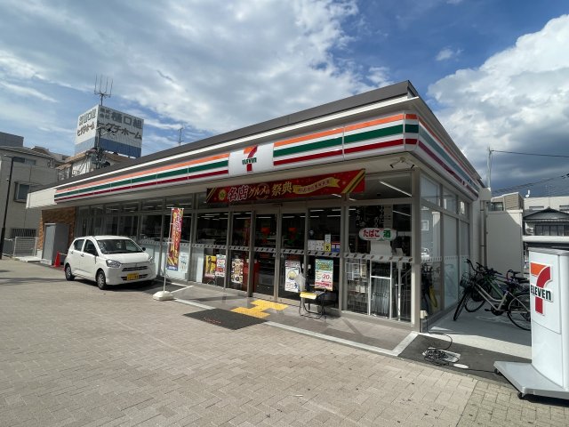 コンビニ　セブンイレブン　西宮里中町１丁目店（コンビニ）まで132m