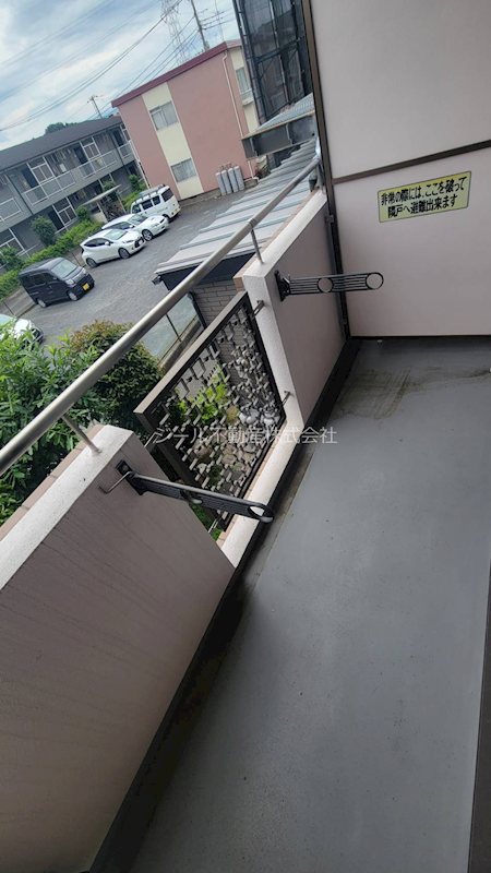 バルコニー　住環境良好ですよ。