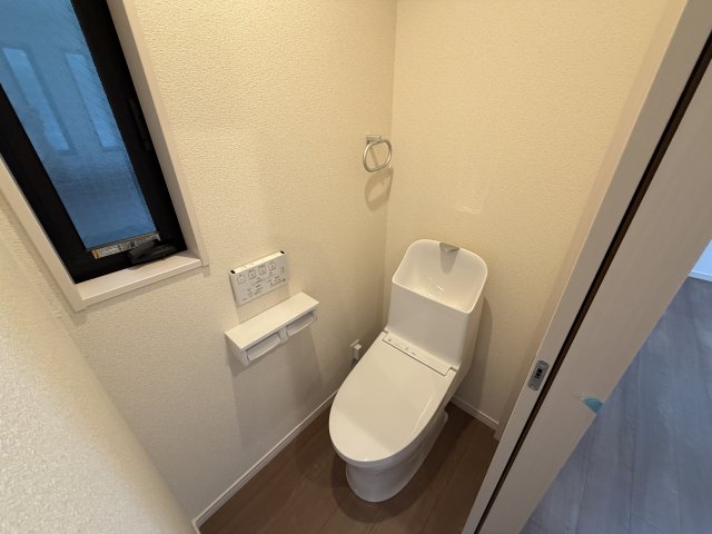QualitiA上十条戸建のトイレ写真