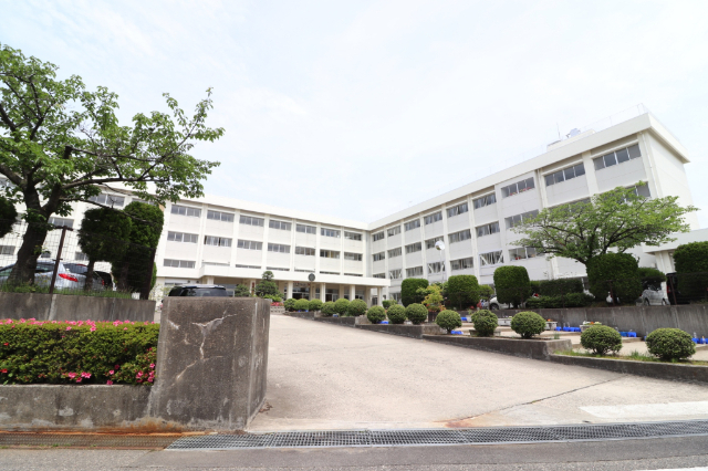 小学校　新潟市立東青山小学校（小学校）まで435m