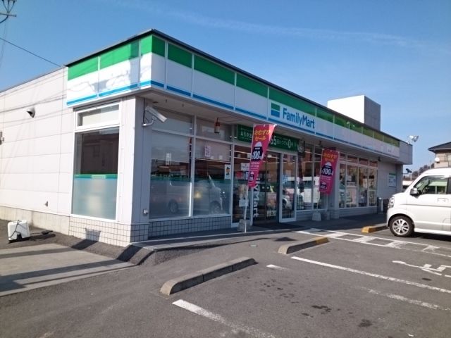 コンビニ　ファミリーマート堀江店様（コンビニ）まで700m