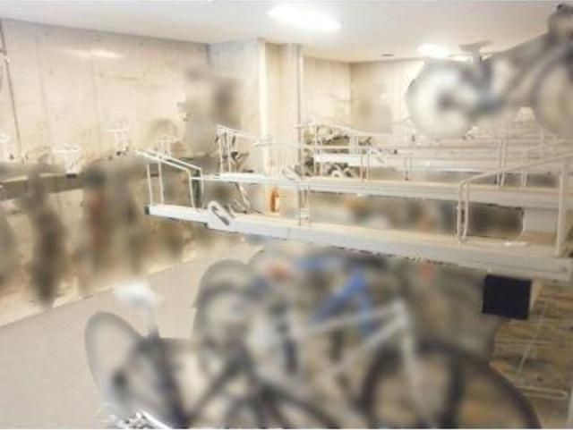 ロビー　■駐輪場