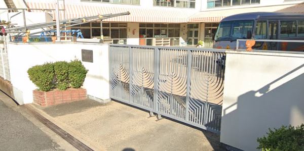 幼稚園・保育園　明和幼稚園（幼稚園・保育園）まで878m