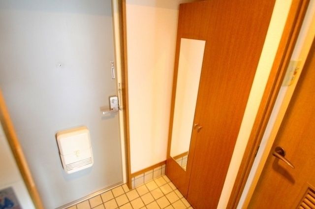 玄関　フィオーレ都島北　大阪市都島区都島北通　1K
