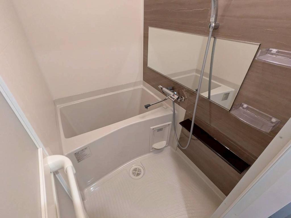 バス・シャワールーム　写真は左右反転タイプ