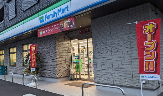 コンビニ　ファミリーマート 東小金井駅南店（コンビニ）まで246m