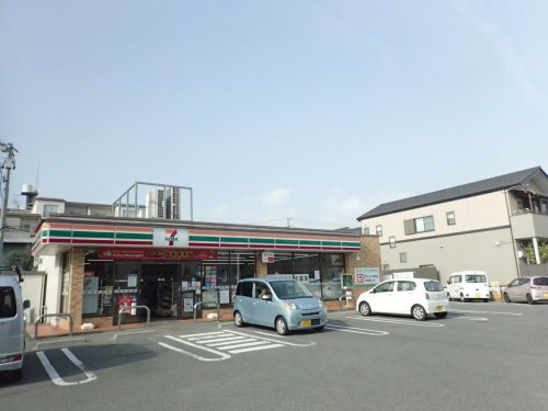 コンビニ　セブンイレブン（コンビニ）まで408m