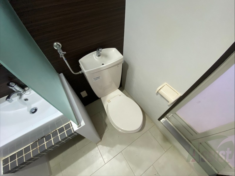 トイレ　こちらはトイレです。清潔感があり、安心して使用できます。