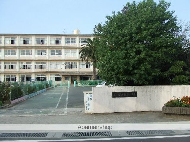 小学校　浜松市立新津小学校（小学校）まで1970m