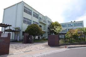 小学校　草津市立老上小学校（小学校）まで555m