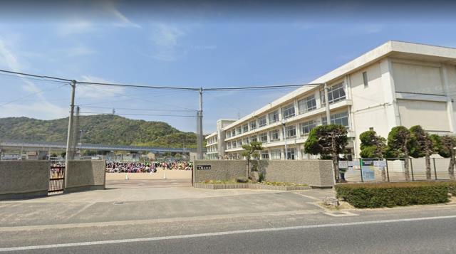 小学校　姫路市立八幡小学校（小学校）まで500m