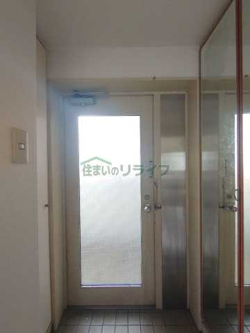 玄関　※別部屋参考写真