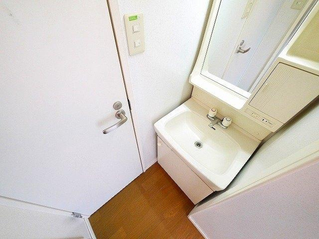 洗面設備　朝の身支度には欠かせない独立洗面化粧台