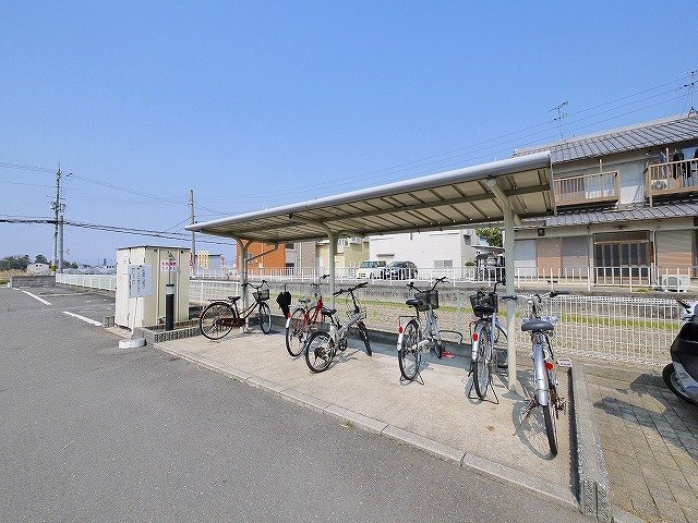 その他共有部分　自転車置き場が設置されてます