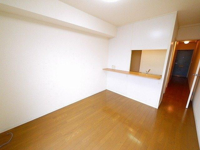 居室・リビング　こちらのリビングで趣味の時間をお楽しみください