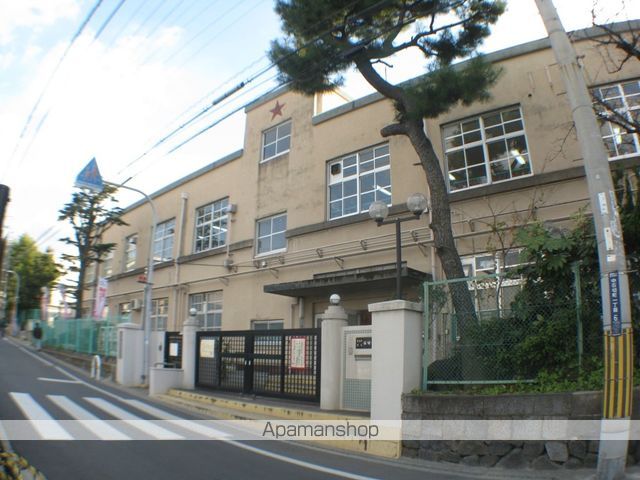 小学校　石切小学校（小学校）まで622m