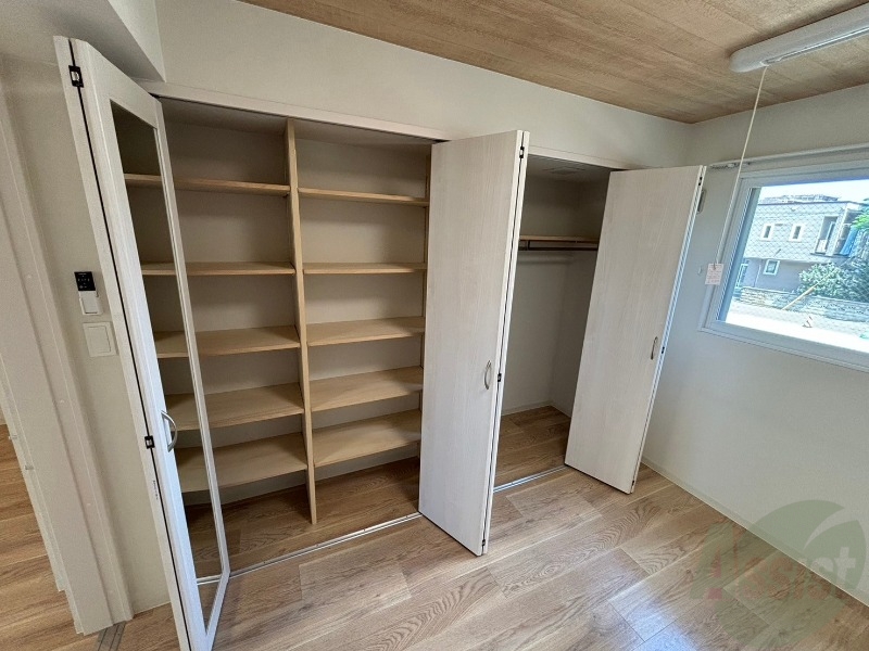 収納　寝室の収納です。部屋がすっきり片付きます。