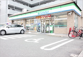 コンビニ　ファミリーマート福岡大楠三丁目店（コンビニ）まで137m