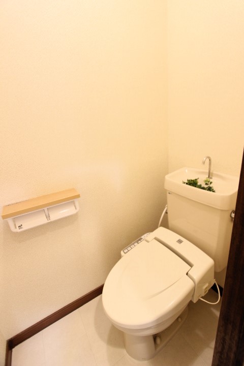 トイレ　ウォシュレット付きトイレです。