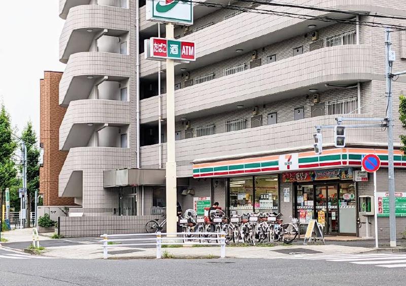 コンビニ　セブン-イレブン（コンビニ）まで74m