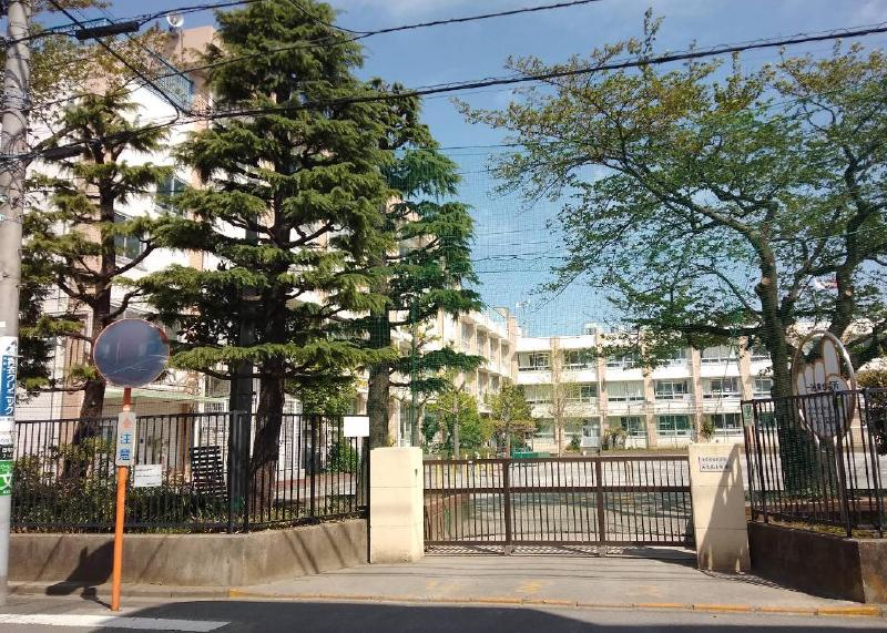 小学校　葛飾区立西亀有小学校（小学校）まで350m