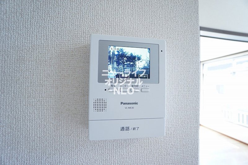 セキュリティ　来訪者を確認出来るモニター付きのインターホンで安心☆