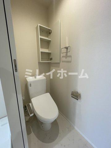 トイレ　同建物内、別のお部屋の参考写真になります。