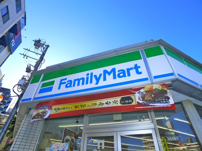コンビニ　ファミリーマート（コンビニ）まで190m