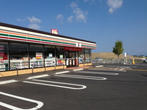 コンビニ　セブン－イレブン　滋賀安曇川五番領店（コンビニ）まで500m