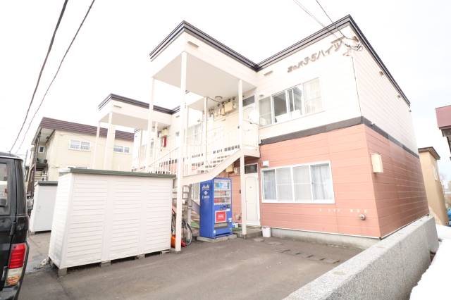 建物外観　ピンクと白のおしゃれな外観です！