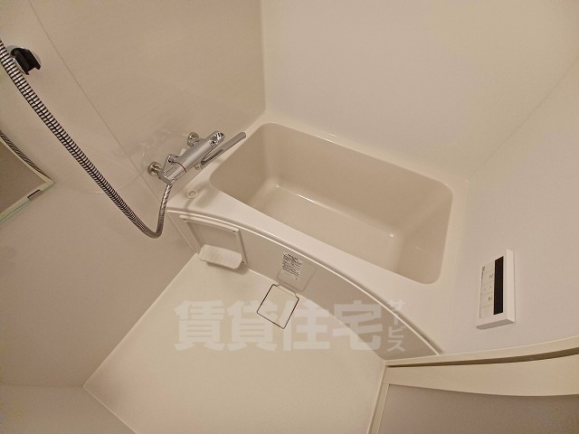 バス・シャワールーム　同マンション同間取り別部屋写真