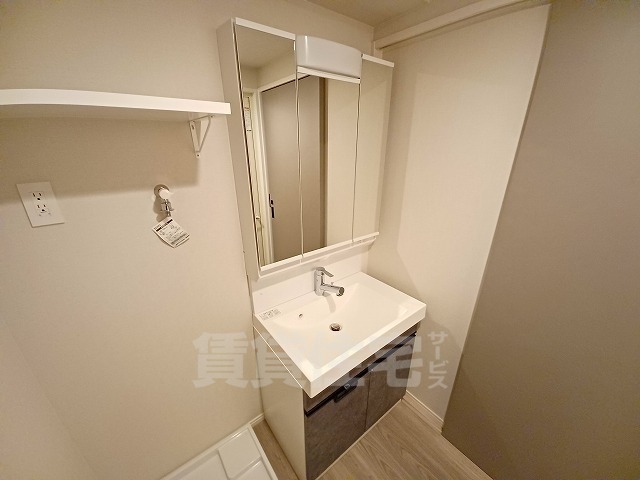 洗面設備　同マンション同間取り別部屋写真