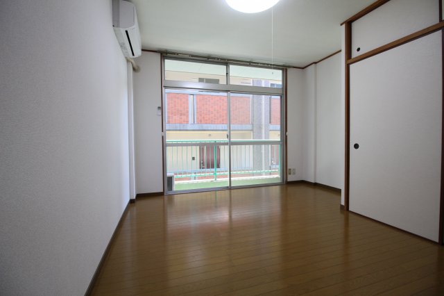居室・リビング　同タイプのお部屋となっております 現況優先。