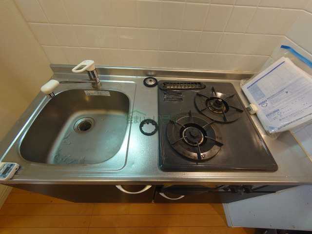 キッチン　※参考写真　同タイプ（間取り）の502号室の写真となります。