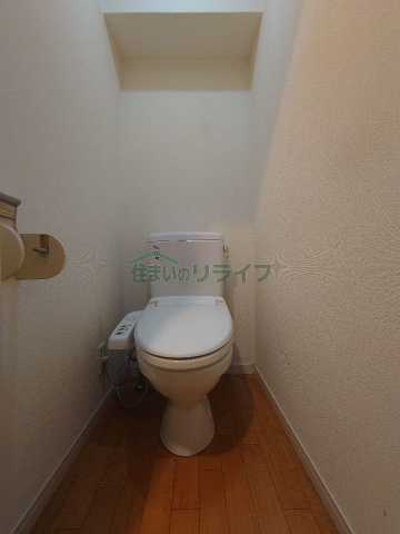 トイレ　※参考写真　同タイプ（間取り）の502号室の写真となります。