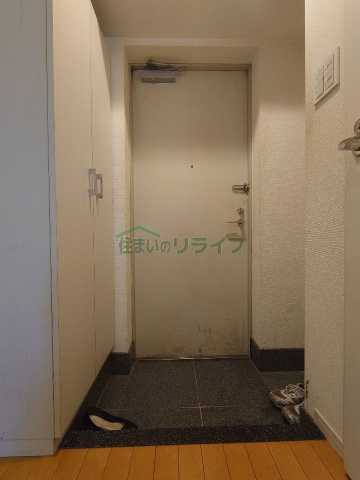 玄関　※参考写真　同タイプ（間取り）の502号室の写真となります。