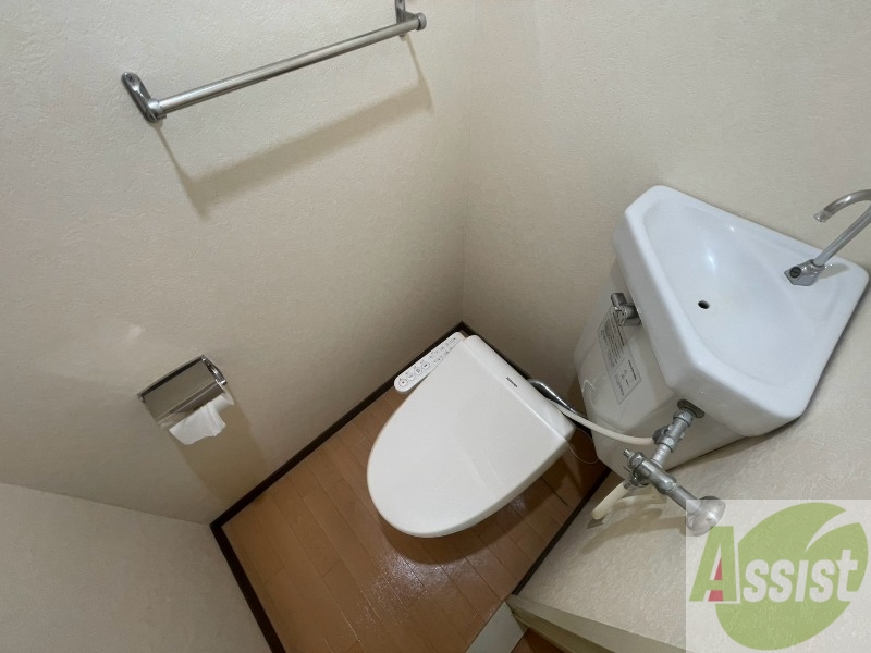 トイレ　こちらはトイレです。清潔感があり、安心して使用できます。