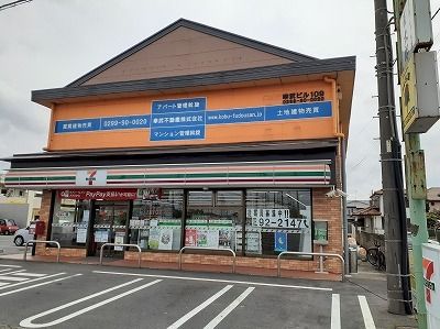 コンビニ　セブンイレブン（コンビニ）まで800m