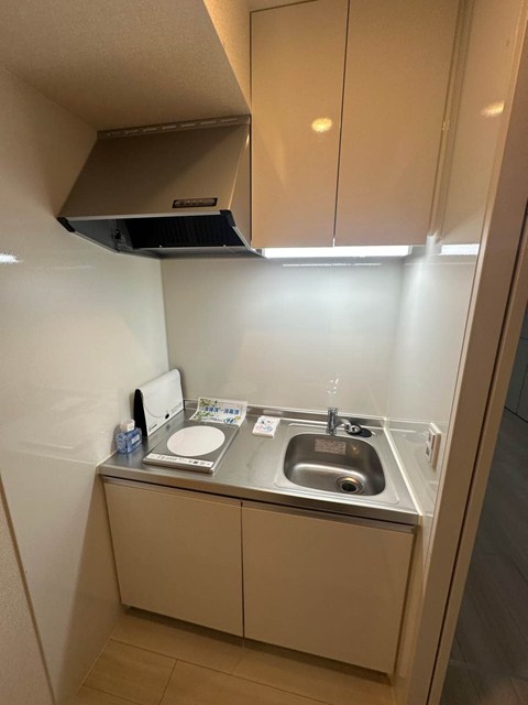 キッチン　白を基調としたキッチンです！場所を取るお鍋やお皿もすっきり収