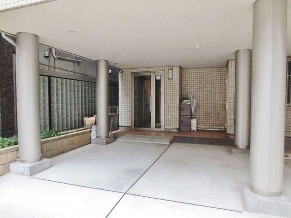 エントランス　共用部分も大変綺麗★