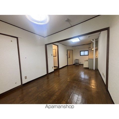 栄通り5IKハイツの居間写真