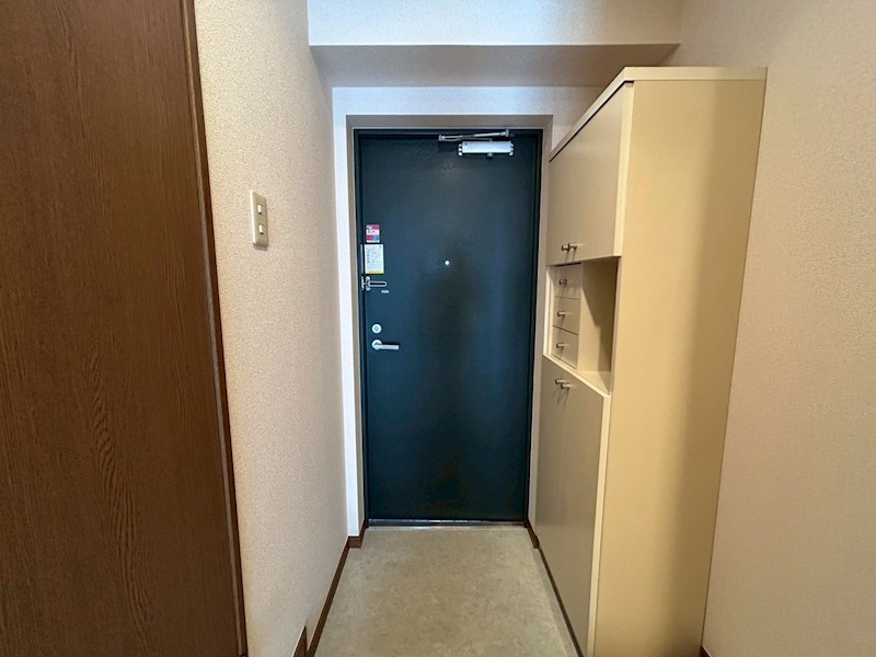 玄関　反転間取参照