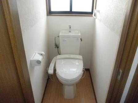 山形市 2階建 築31年のトイレ写真
